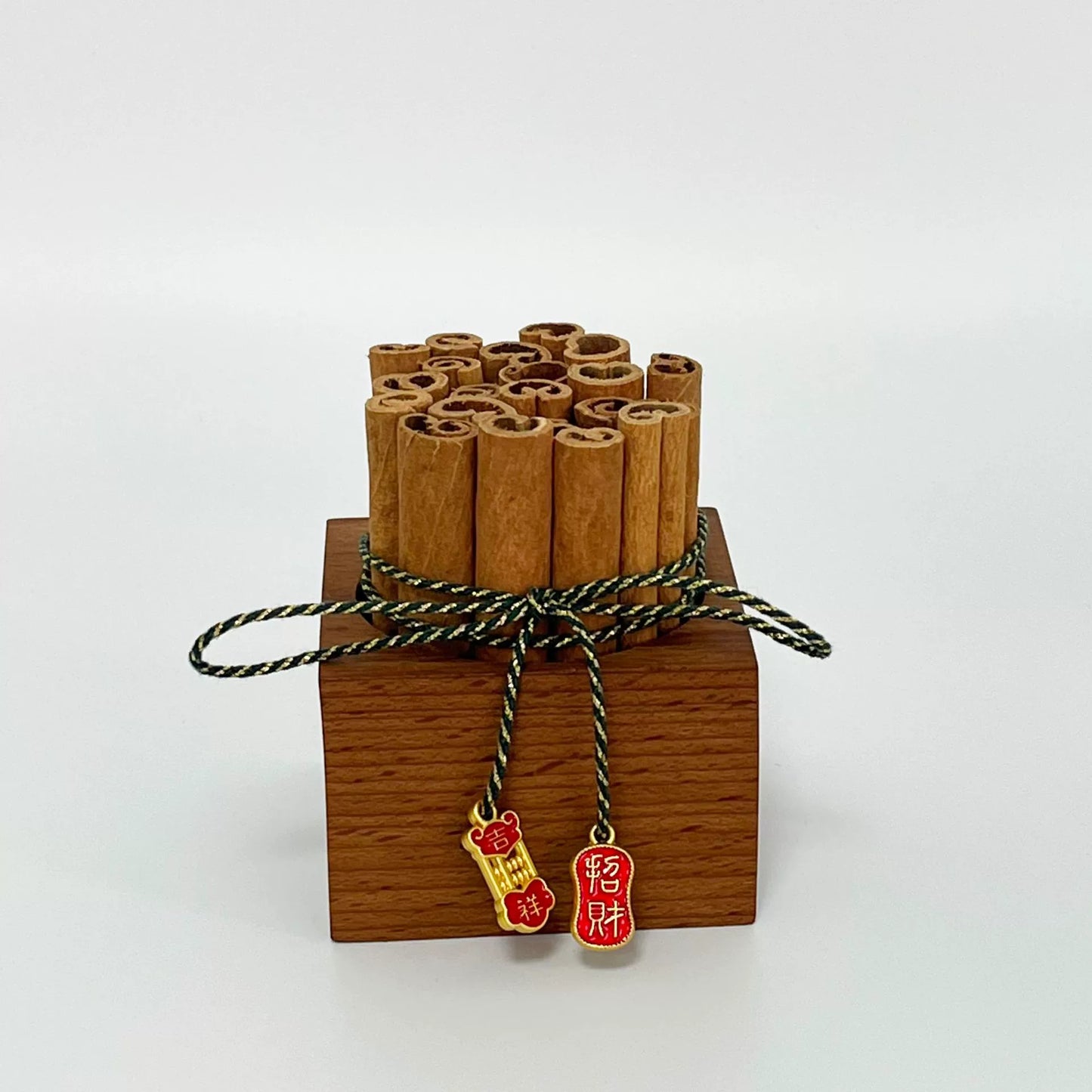 Luxury Black Walnut Diffuser - Handcrafted Wood Aroma Ornament for Bedroom/Office (No Flame Essential Oil Dispenser)